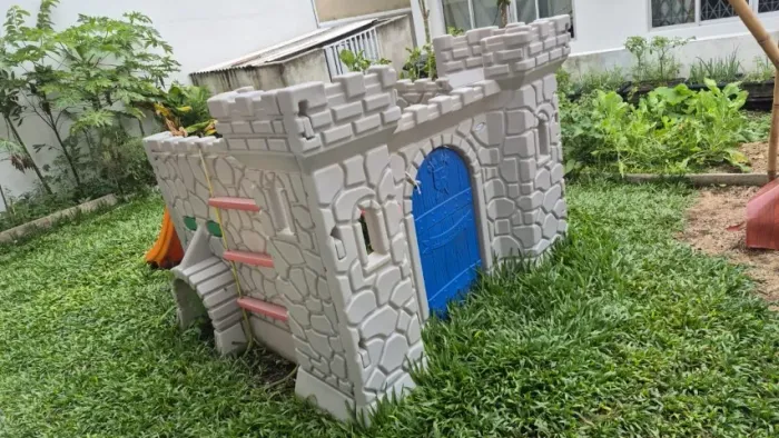 Castelo Medieval Infantil Xalingo com Escorregador - Usado