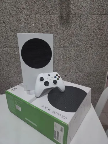 Xbox series S pouco usado