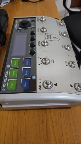 Pedaleira Tc helicon Voice live 3 conservada