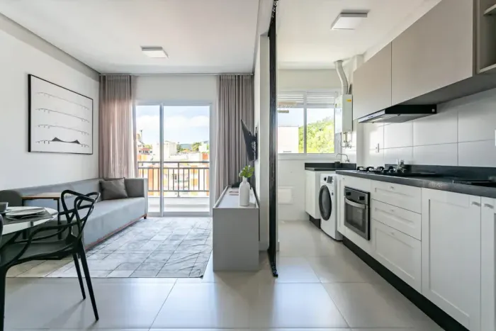 Apartamento de 2 quartos mobiliado no Navona Com varanda e a poucos passos da UFSC