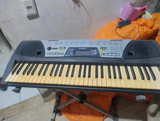 Teclado musical yamara venda ou trooca