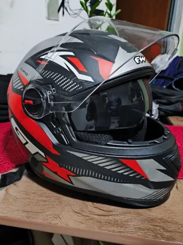 Capacete FW3 GTX com intercomunicador pouco usado