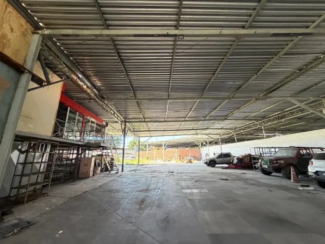 ALUGO GALPÃO COM 1500m2 - PARANGABA