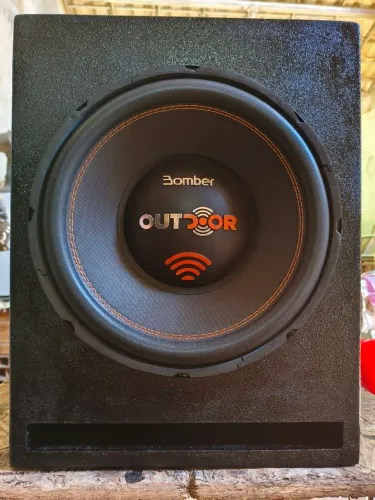 Caixa subwoofer Bomber Outdoor 12 polegadas 300 Rms Nova