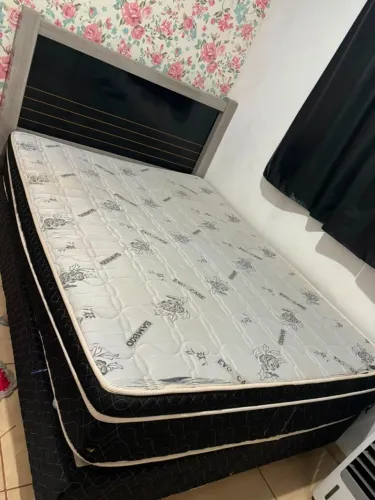 Cama de casal com cabeceira 