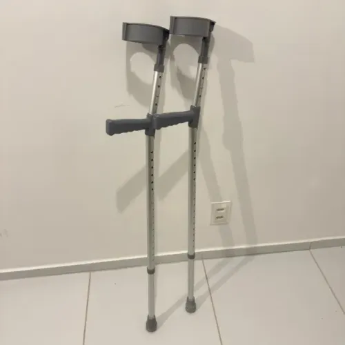 Par de Muletas Canadense Articulada - Importada