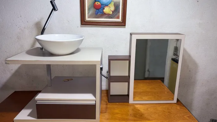 Gabinete compacto suspenso