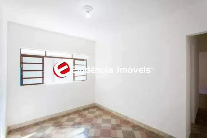 Casa à Venda em Vila Pires, Santo André  2 Quartos, Quintal e Financiamento