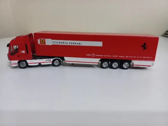 Miniatura Caminhão Scuderia Ferrari