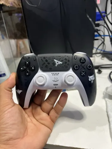 CONTROLE DUALSENSE EDIÇÃO LIMITADA THE LAST OF US
