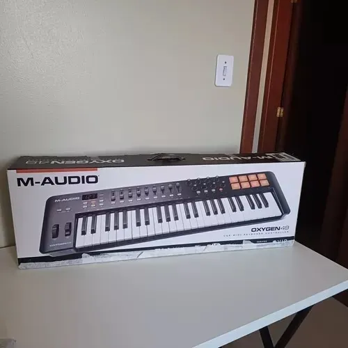 Teclado Controlador MIDI Oxygen 49 IV