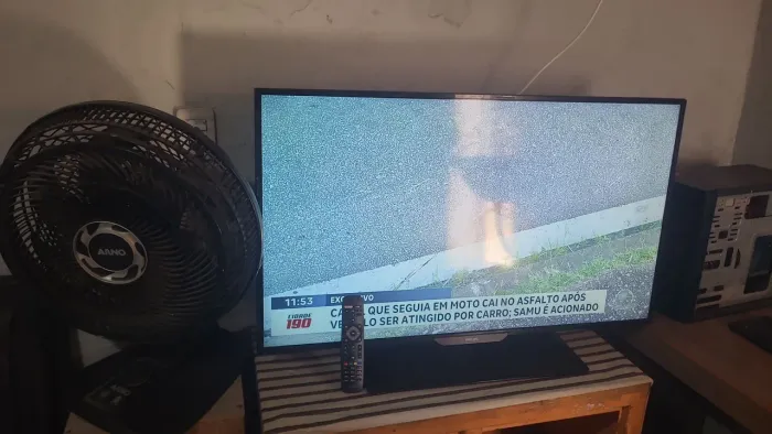 TV filiais 43 polegadas pega Internet pelo cabo