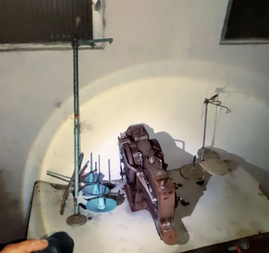 Vendo máquinas de costura industrial linha reta e traves,o lote tudo