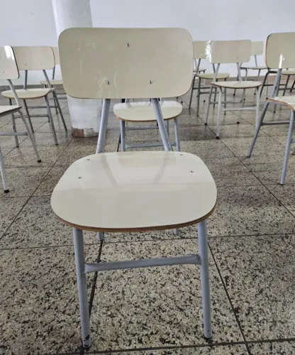 Cadeiras Escolares em Fórmica - Diversas Unidades - Bom Estado