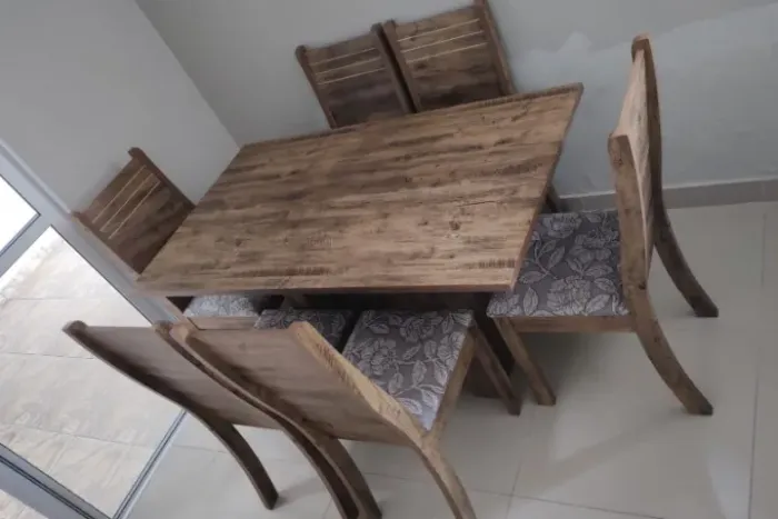 Mesa c/ 6 cadeiras nova vendo (favor ler anuncio)