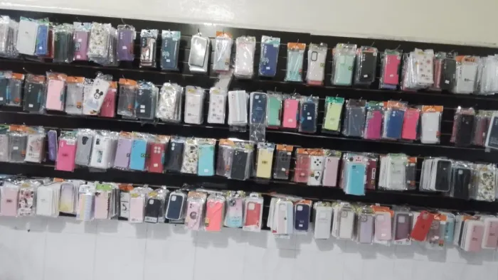 Lote de 500 capinhas de celular iPhone e Android