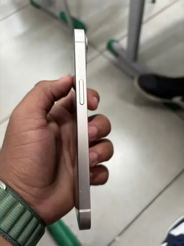 iPhone 13 128 sem detalhes