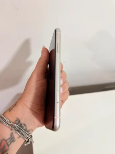 iPhone 11 - 64 GB (Estado de Novo) sem avarias