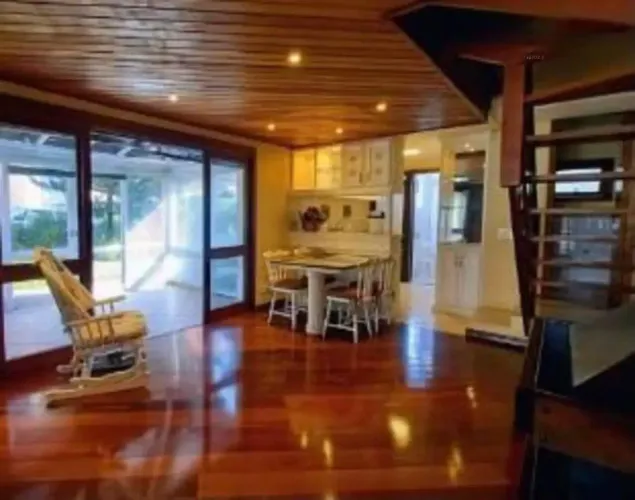 CASA EM CONDOMÍNIO NO QUINTA DA SERRA CANELA