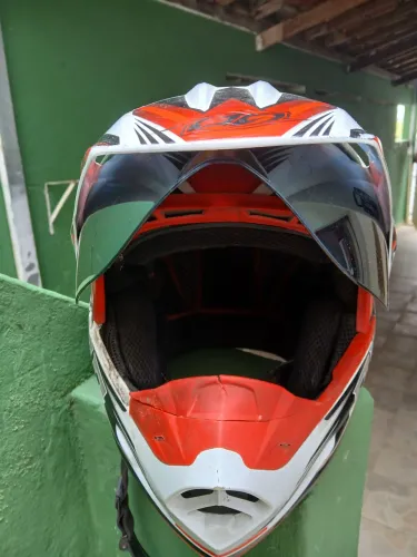 Capacete número 60