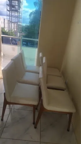 Cadeiras Acochoadas De couro Reforçado