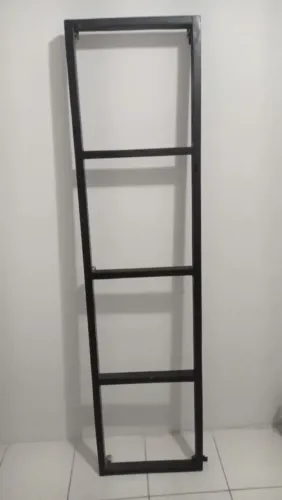 Suporte para guarda roupa