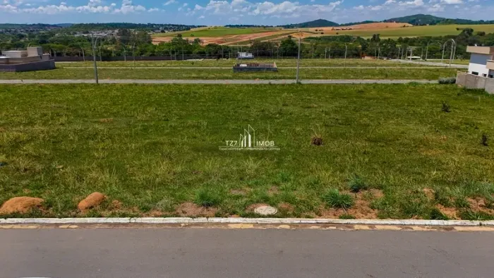 Lote em Condomínio Fechado - Solar Itália, oportunidade com 300 m², quitado e registrado.