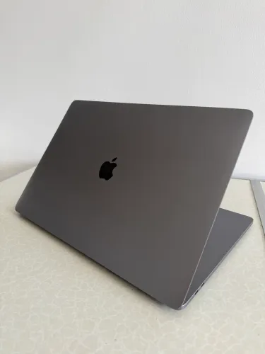 MacBook Pro 2019 15? Intel i7 16GB RAM 512GB SSD / Apenas 283 ciclos!