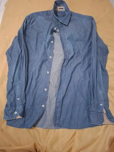 camisa social / casual de manga longa em jeans (ou denim leve), tamanho M