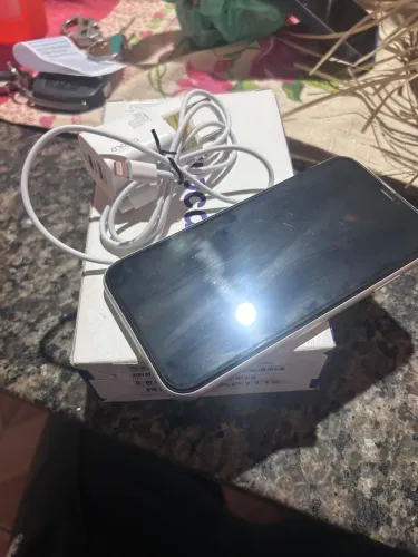 iPhone 11 64 GB - Excelente Estado | Caixa e Carregador Inclusos