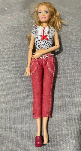 Barbie fashionista articulada