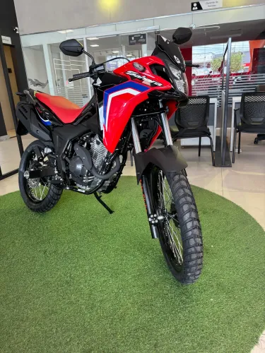 XRE SAHARA 300 RALLY MOTO EM CONCESSIONÁRIA