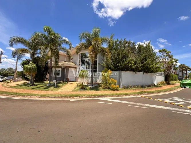 Casa a venda e locação no Condomínio Reserva Real na cidade de Paulínia.