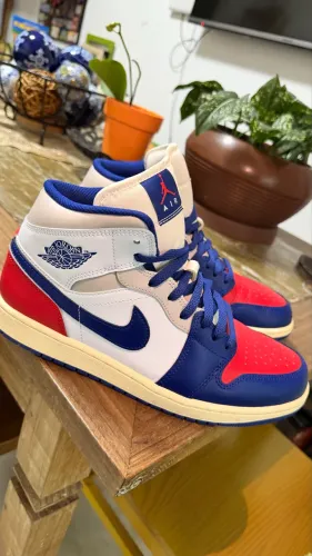 Air Jordan 1 Mid "Rare Air" 42