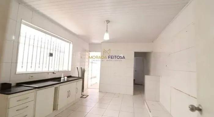CASA COM 03 QUARTOS E 01 VAGA PARA ALUGAR NA VILA RÉ