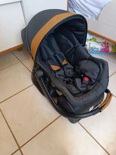 Carrinho de bebe Moisés mais bebe conforto e berço com colchão 