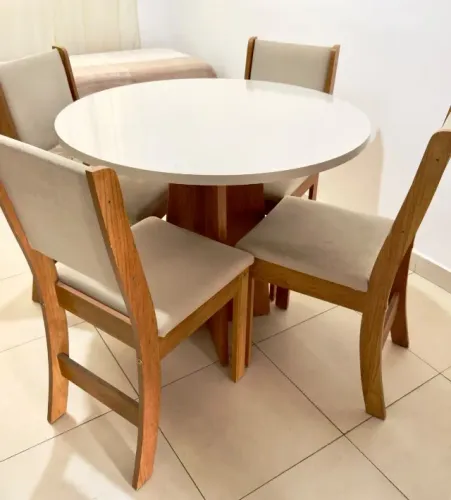 Conjunto Mesa de Jantar Redonda 4 Cadeiras 