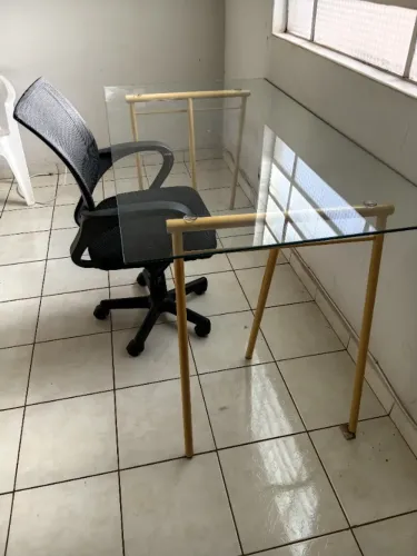 Mesa e cadeira de escritório