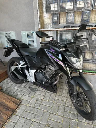 Honda Cb 300f 2025 12.911 kms muito nova !!