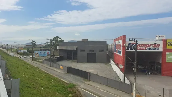 Imóvel para aluguel possui 2000 metros quadrados em Nossa Senhora das Graças - Navegantes