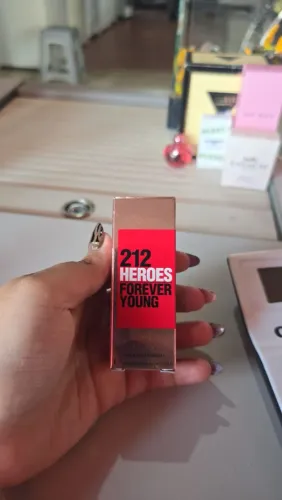 212 Carolina Herrera.