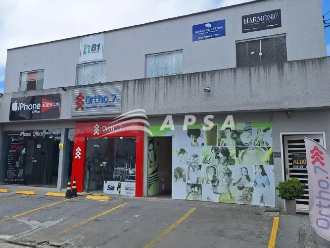 SALA COMERCIAL COM BANHEIRO PRIVATIVO, LOCALIZADA NO PRIMEIRO ANDAR, IDEAL PARA CONSULTÓRI