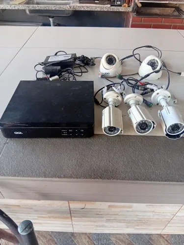 Kit dvr 8 canais + 5 câmeras giga