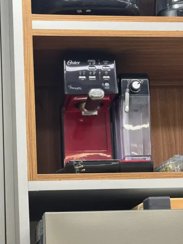 Cafeteira Espresso Oster PrimaLatte Red para Cápsula, Pó e Sachê