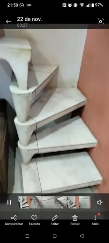 Vende-se escada usada  pré moldada em L, tem 11 degraus 