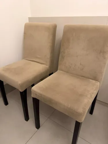 Vendo mesa de jantar com 5 cadeiras 