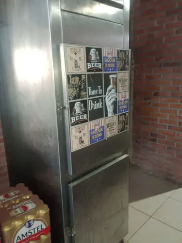 Refrigerador em aço inox 