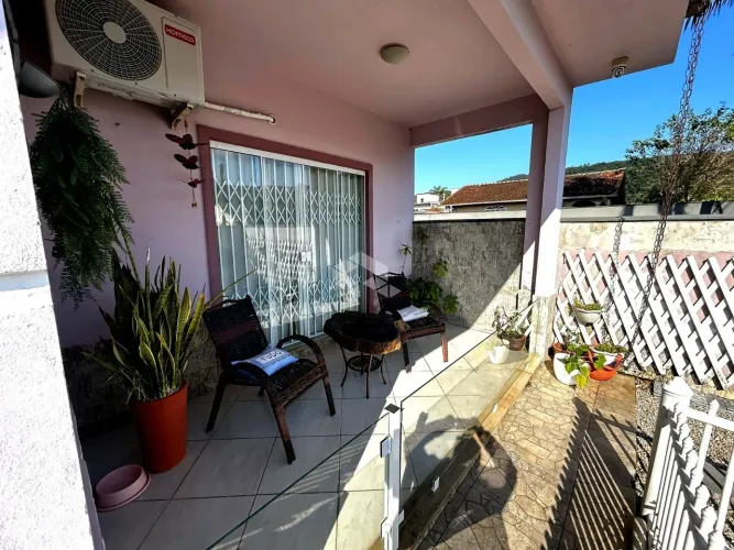 Casa com 3 quartos/dormitórios no bairro Fundos, em Biguaçu - SC