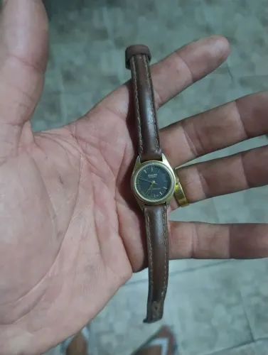 Vendo relógio feminino relíquia !! Só falta bateria 40 reais cada