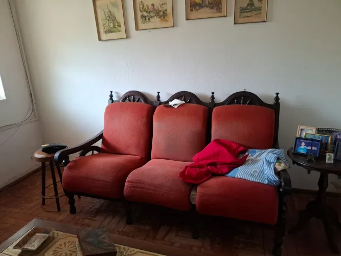 Poltronas de madeira maciça! 3 e 2 lugares. 